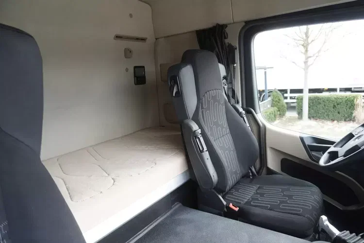 Mercedes Actros 1824 / Rama do zabudowy 9.1 m / kabina sypialna zdjęcie 25