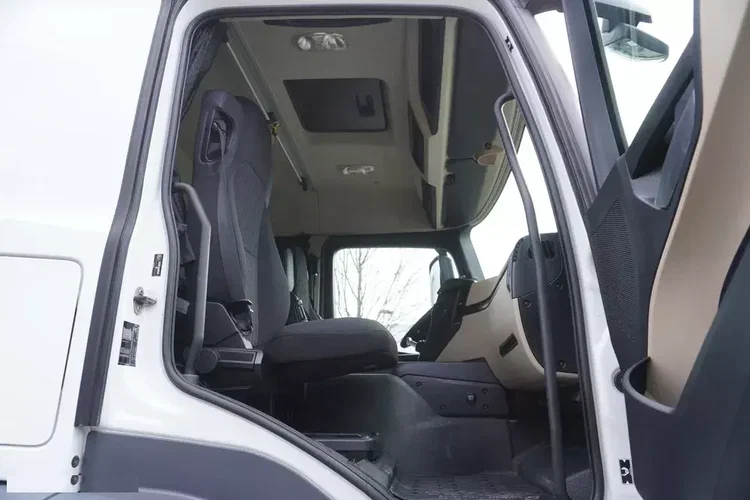 Mercedes Actros 1824 / Rama do zabudowy 9.1 m / kabina sypialna zdjęcie 29