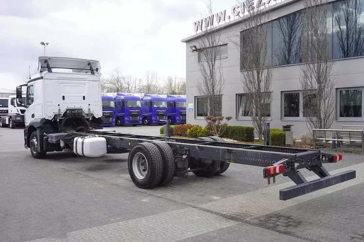 Mercedes Actros 1824 / Rama do zabudowy 9.1 m / kabina sypialna zdjęcie 4