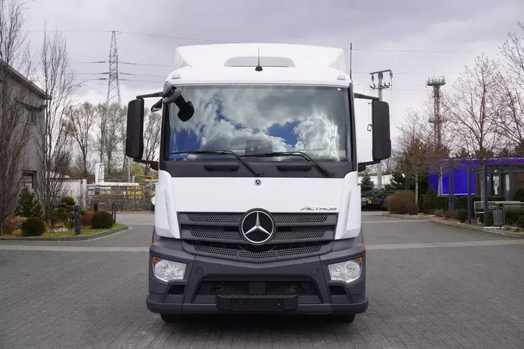 Mercedes Actros 1824 / Rama do zabudowy 9.1 m / kabina sypialna zdjęcie 9
