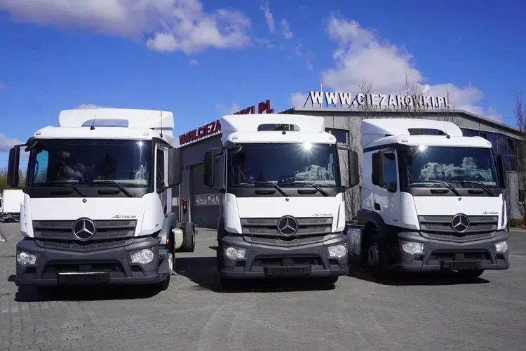 Mercedes Actros 1824 / Rama do zabudowy 9.1 m / kabina sypialna / 3 sztuki zdjęcie 2