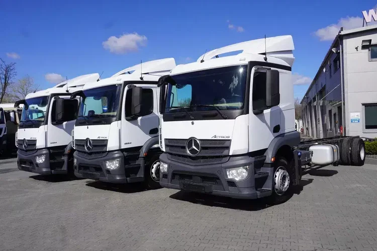 Mercedes Actros 1824 / Rama do zabudowy 9.1 m / kabina sypialna / 3 sztuki zdjęcie 3