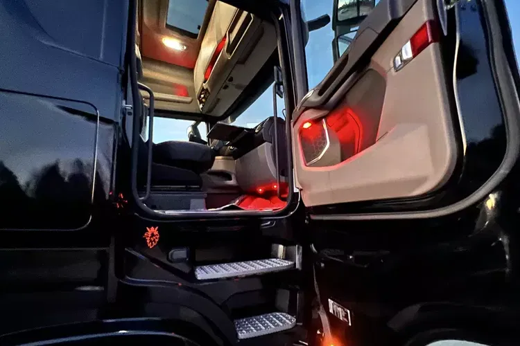 Scania S500 Pełna opcja cały na poduszce full ADR z Niemiec skóry 6 poduszek po kontrakcie serwisowym zdjęcie 24