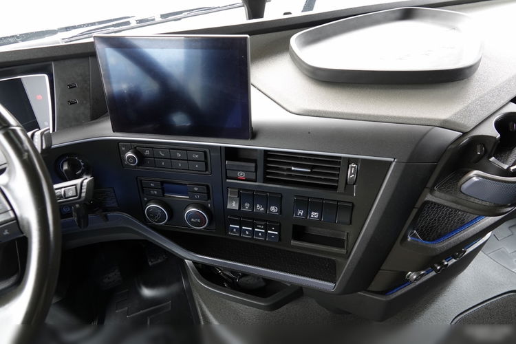 Volvo FH 500 / KLIMA POSTOJOWA / I-SAVE / NOWY MODEL / 2021 / OPONY 100% / PO KONTRAKCIE SERWISOWYM zdjęcie 27