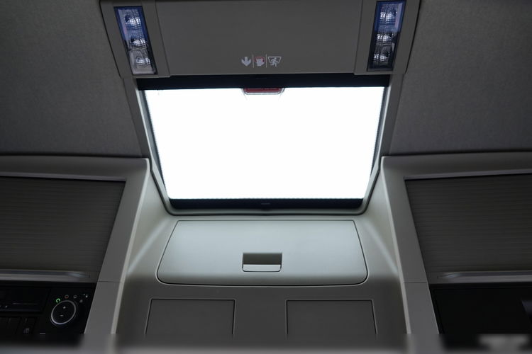 Volvo FH 500 / KLIMA POSTOJOWA / I-SAVE / NOWY MODEL / 2021 / OPONY 100% / PO KONTRAKCIE SERWISOWYM zdjęcie 31