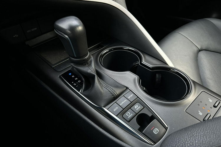 Toyota Camry 2.5 HSD 218KM COMFORT BUSINESS, salon Polska, gwarancja, FV23% zdjęcie 17
