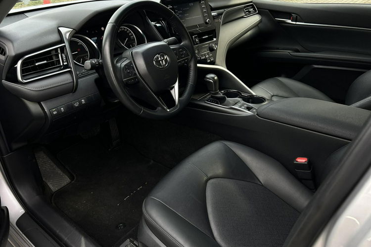 Toyota Camry 2.5 HSD 218KM COMFORT BUSINESS, salon Polska, gwarancja, FV23% zdjęcie 31