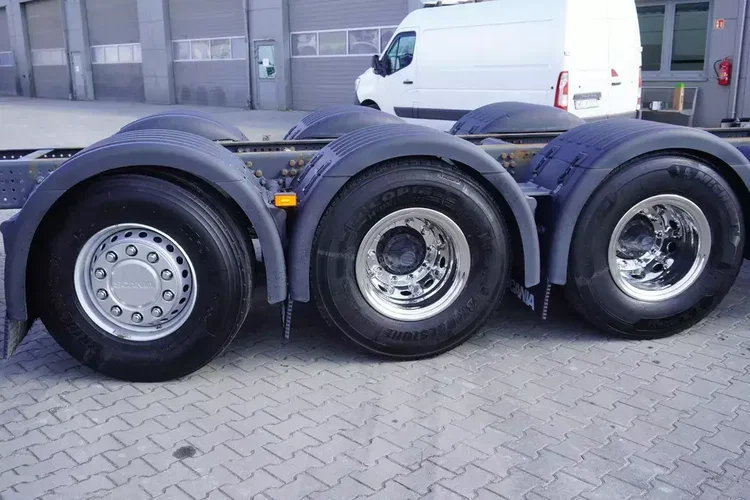 Scania R540 / 8×4 / r.2022 / rama 8.35 m / oś skrętna zdjęcie 13