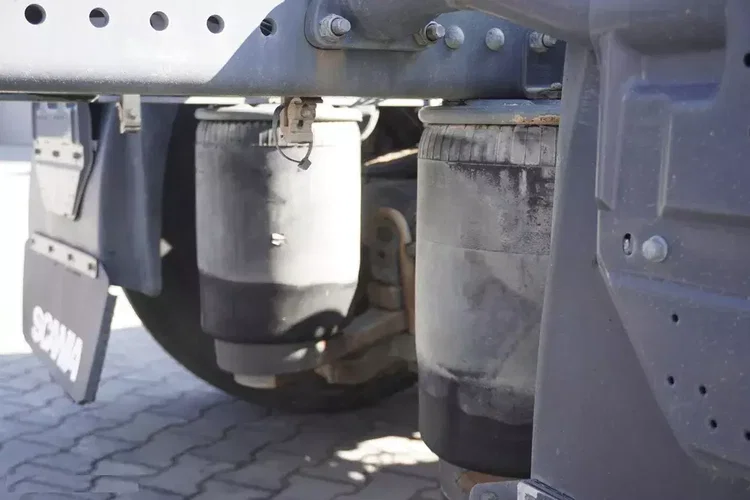 Scania R540 / 8×4 / r.2022 / rama 8.35 m / oś skrętna zdjęcie 15