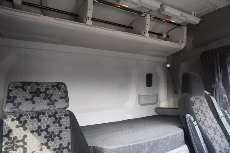 Scania R540 / 8×4 / r.2022 / rama 8.35 m / oś skrętna zdjęcie 27