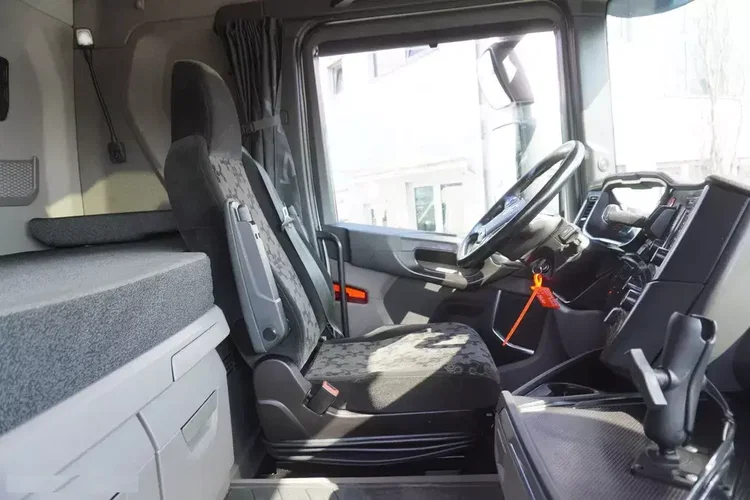 Scania R540 / 8×4 / r.2022 / rama 8.35 m / oś skrętna zdjęcie 28