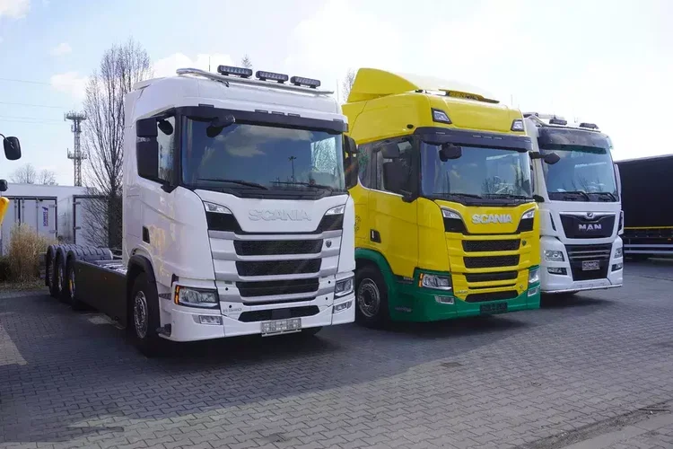 Scania R540 / 8×4 / r.2022 / rama 8.35 m / oś skrętna zdjęcie 29