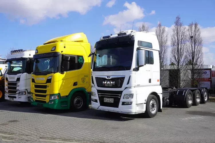 Scania R540 / 8×4 / r.2022 / rama 8.35 m / oś skrętna zdjęcie 3