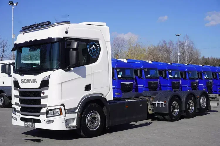 Scania R540 / 8×4 / r.2022 / rama 8.35 m / oś skrętna zdjęcie 7