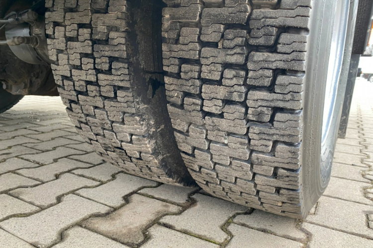 Volvo FL240 zdjęcie 11