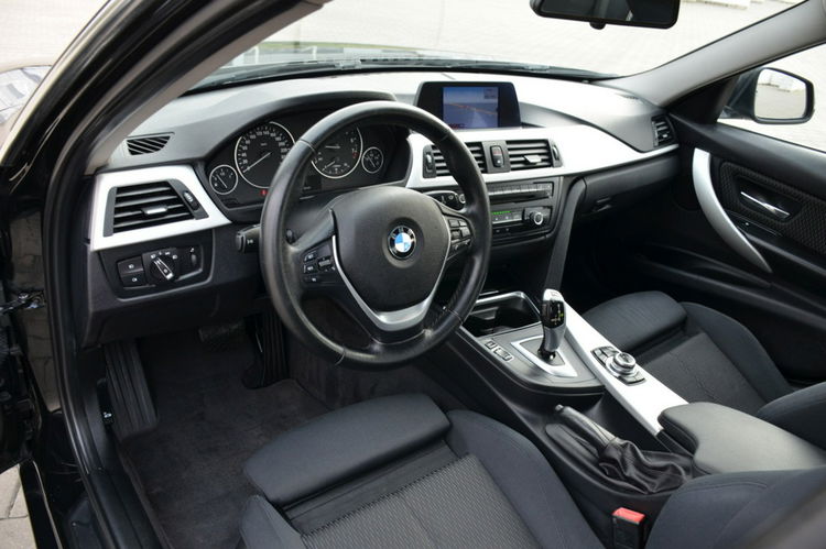 BMW 320 Czarna Zarejestrowana Serwisowana Bi-xenon Navi Start/Stop zdjęcie 21