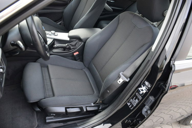 BMW 320 Czarna Zarejestrowana Serwisowana Bi-xenon Navi Start/Stop zdjęcie 23