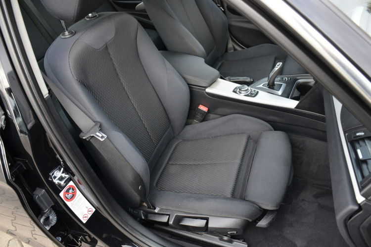 BMW 320 Czarna Zarejestrowana Serwisowana Bi-xenon Navi Start/Stop zdjęcie 25