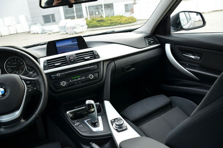 BMW 320 Czarna Zarejestrowana Serwisowana Bi-xenon Navi Start/Stop zdjęcie 27