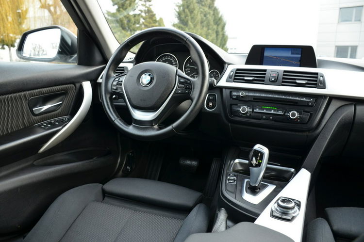 BMW 320 Czarna Zarejestrowana Serwisowana Bi-xenon Navi Start/Stop zdjęcie 28