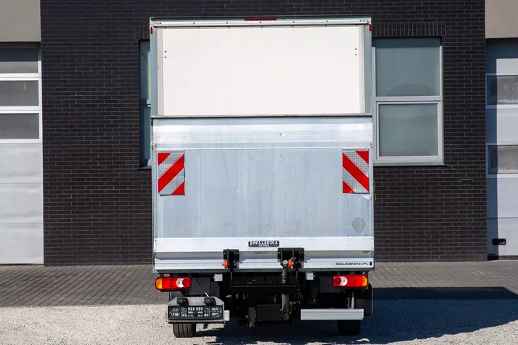 Renault Master 8ep KONTENER + WINDA 750kg zdjęcie 7