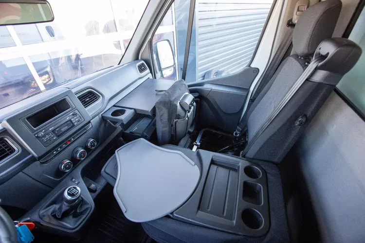 Renault Master 8ep KONTENER + WINDA 750kg zdjęcie 10
