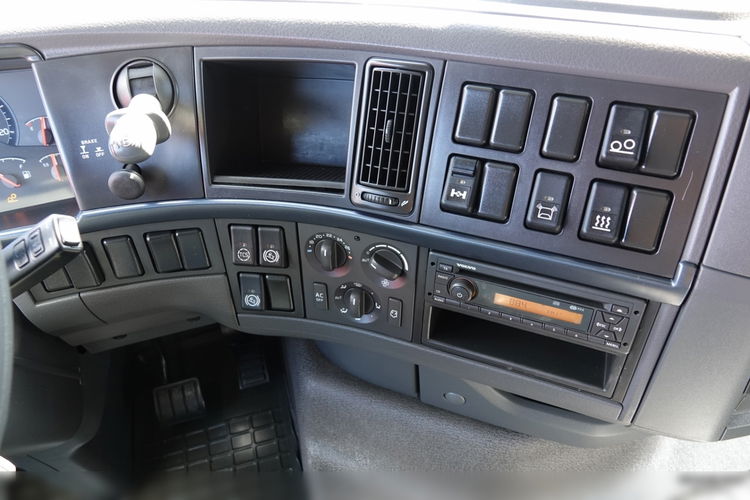 Volvo FH 500 / 6X2 / SKRZYNIOWY - 7.4 M / SOLÓWKA / OŚ PODNOSZONA / 258 TYŚ. KM !  zdjęcie 32