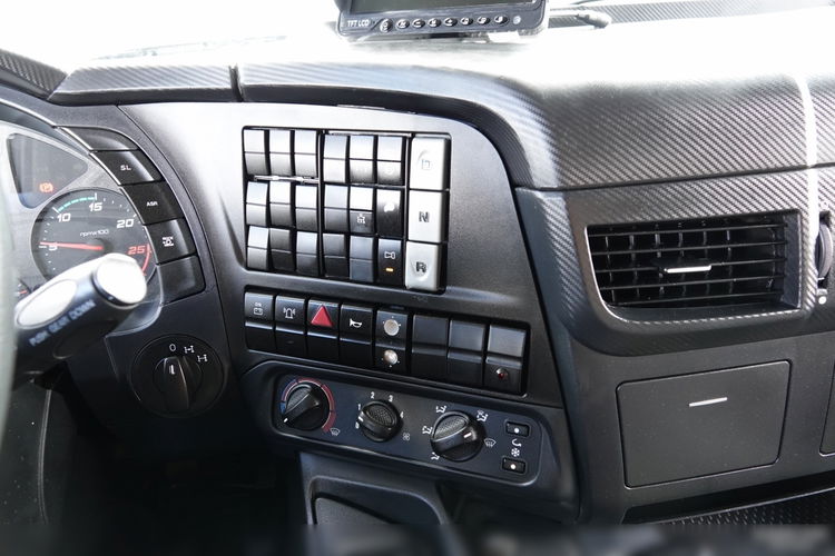 Iveco X-WAY 480 / 8X4 / WYWROTKA / HYDROBURTA / BORDMATIC / HYDROKLAPA / HARDOX / KAMERA  zdjęcie 40