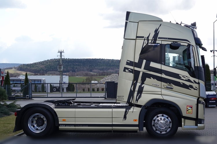 Volvo FH 750 / FH 16 / KLIMA POSTOJOWA / TV / SKÓRY / ALUFELGI / OPONY 100% / zdjęcie 9
