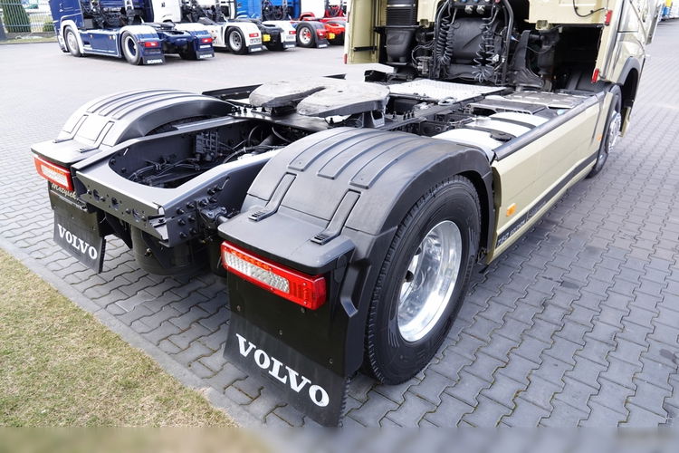 Volvo FH 750 / FH 16 / KLIMA POSTOJOWA / TV / SKÓRY / ALUFELGI / OPONY 100% / zdjęcie 15