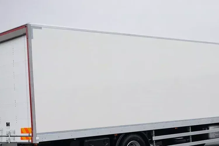 DAF ZABUDOWA / KONTENER / ROLETA / DŁ. 7,7 M zdjęcie 8