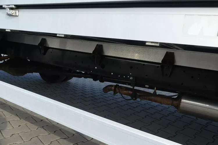 Iveco DAILY 72C18 / 3 LITRY 180 KM / PLANDEKA 6.15 / KABINA SYPIALNA / zdjęcie 18