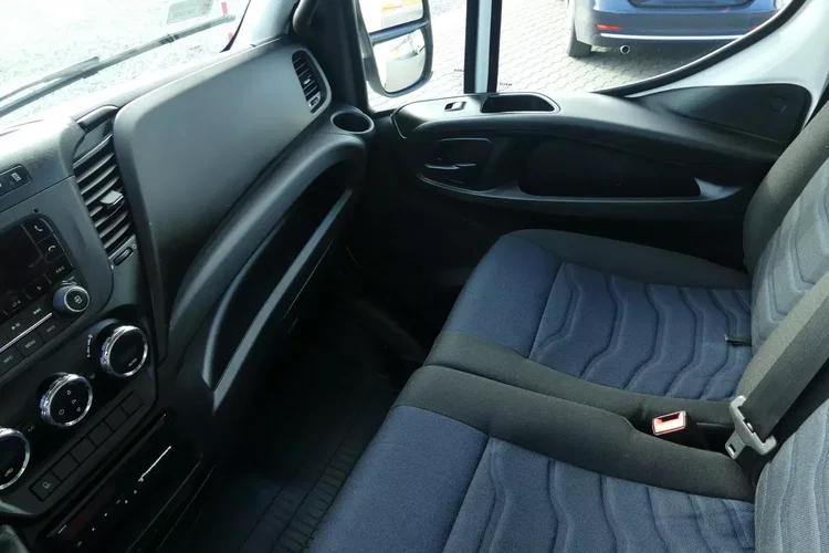 Iveco DAILY 72C18 / 3 LITRY 180 KM / PLANDEKA 6.15 / KABINA SYPIALNA / zdjęcie 24