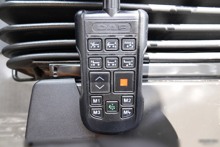 DAF XF 480 / ADR / RETARDER / KLIMA POSTOJOWA / CAŁY NA PODUSZKACH / OPONY 100% zdjęcie 20