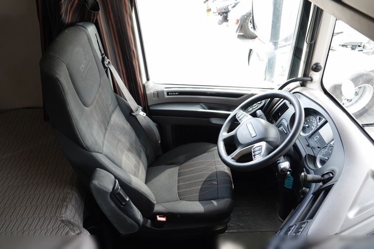 DAF XF 480 / ADR / RETARDER / KLIMA POSTOJOWA / CAŁY NA PODUSZKACH / OPONY 100% zdjęcie 24