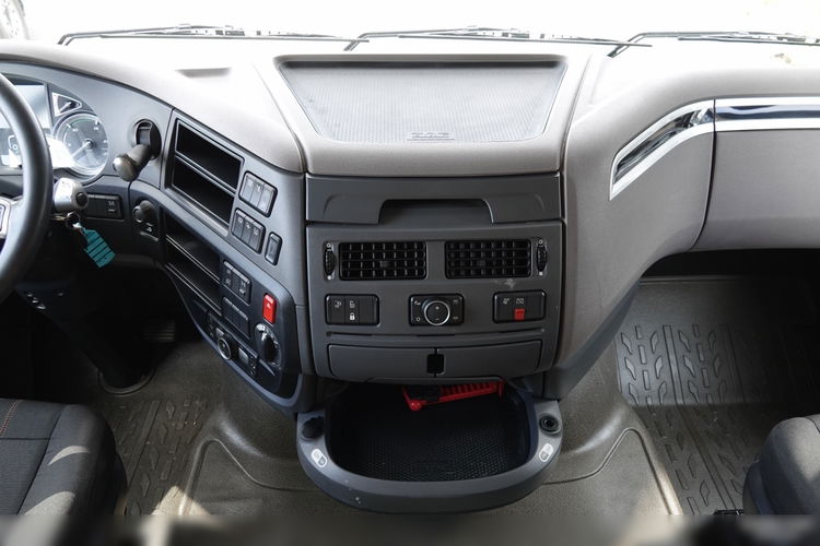 DAF XF 480 / ADR / RETARDER / KLIMA POSTOJOWA / CAŁY NA PODUSZKACH / OPONY 100% zdjęcie 28