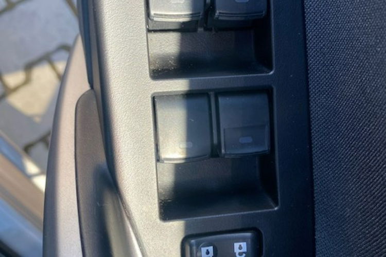 Toyota Auris HYBRID / 57 tys.km / KLIMA / AUTOMAT / TEMPOMAT / KAMERA zdjęcie 12