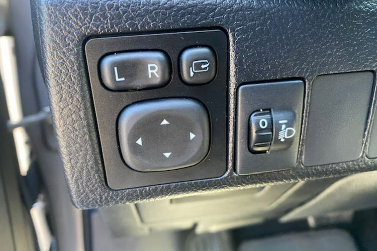 Toyota Auris HYBRID / 57 tys.km / KLIMA / AUTOMAT / TEMPOMAT / KAMERA zdjęcie 13