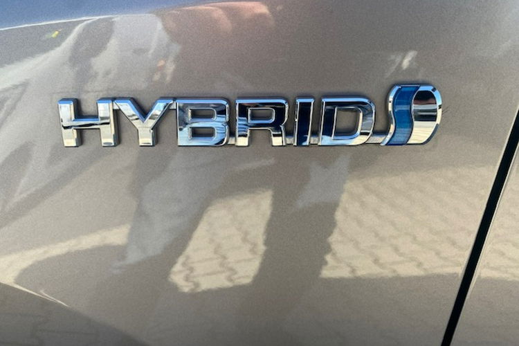 Toyota Auris HYBRID / 57 tys.km / KLIMA / AUTOMAT / TEMPOMAT / KAMERA zdjęcie 15