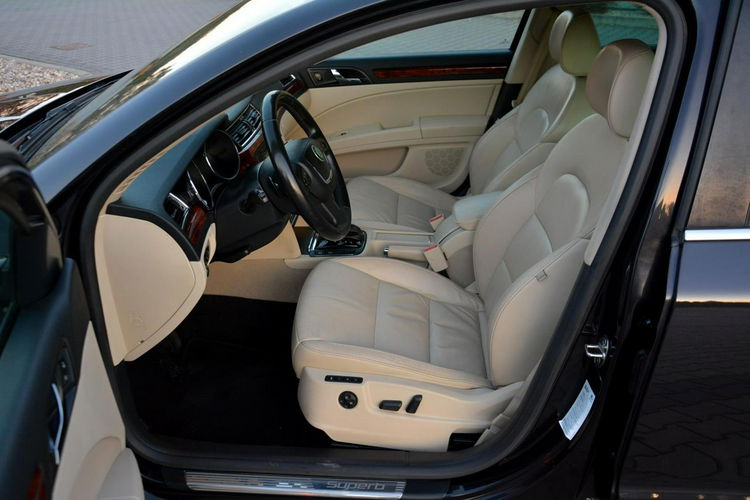 Superb Exclusive duża Navi Xenon Skóry el.fotele Park Assist Aso Skoda zdjęcie 20