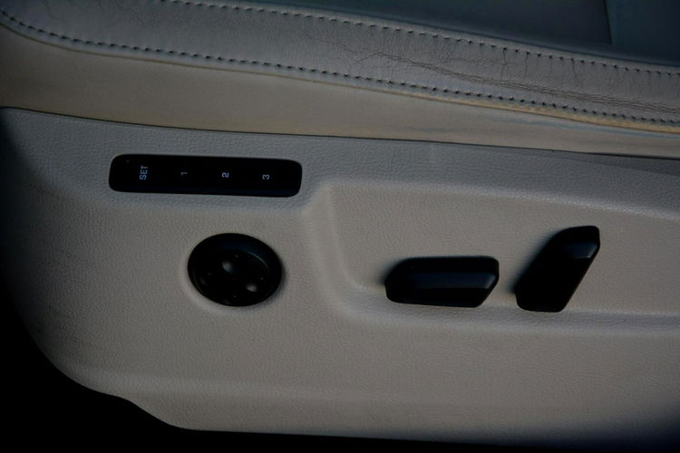 Superb Exclusive duża Navi Xenon Skóry el.fotele Park Assist Aso Skoda zdjęcie 21