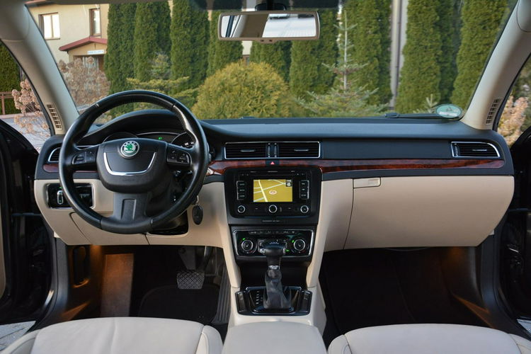 Superb Exclusive duża Navi Xenon Skóry el.fotele Park Assist Aso Skoda zdjęcie 24