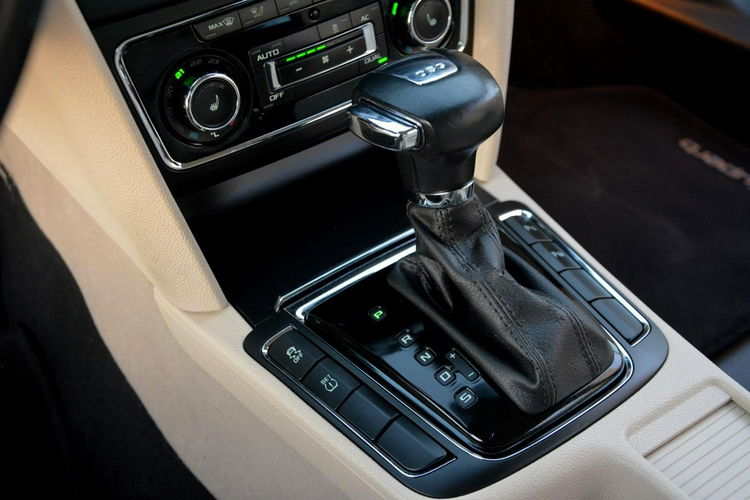 Superb Exclusive duża Navi Xenon Skóry el.fotele Park Assist Aso Skoda zdjęcie 25