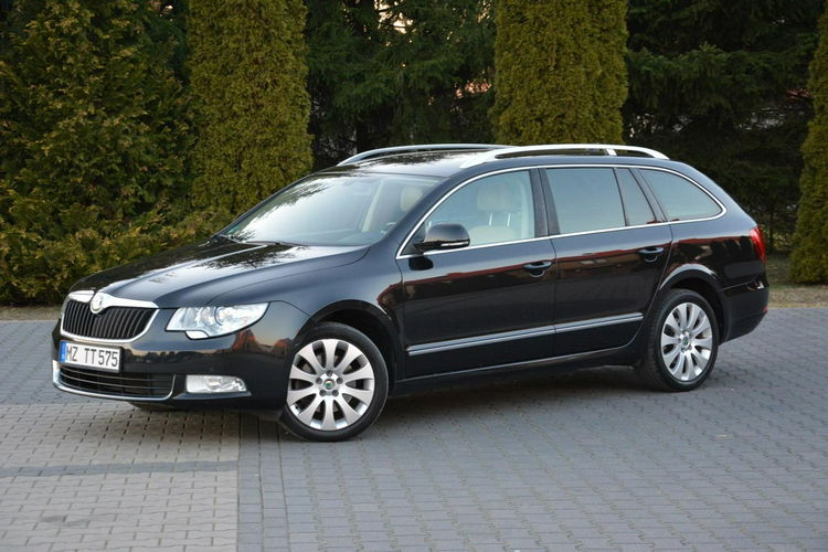 Superb Exclusive duża Navi Xenon Skóry el.fotele Park Assist Aso Skoda zdjęcie 2