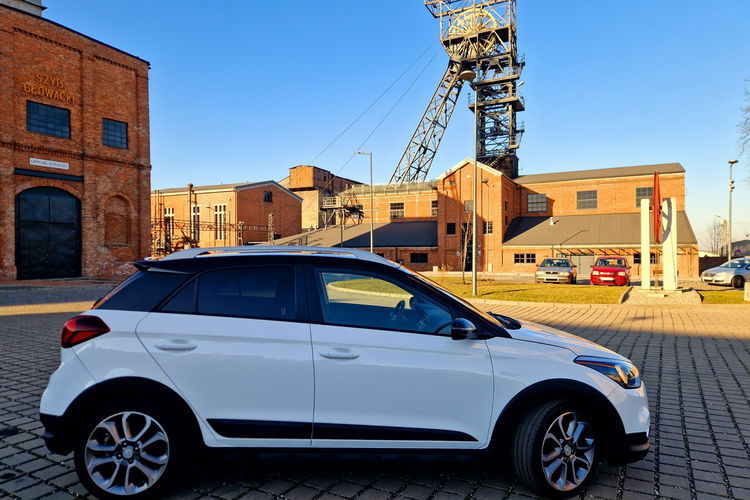 Hyundai i20 Activ. AUTOMAT. Kamera cofania. Navigacja. Radar zdjęcie 1