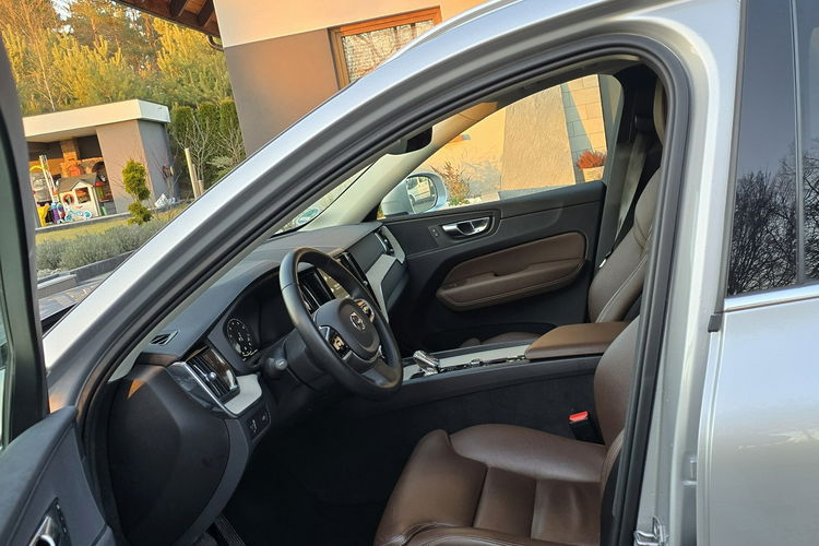 Volvo XC 60 B5 2.0 Benzyna 250KM Insciption / Bezwypadkowy / Fk-VAT zdjęcie 5