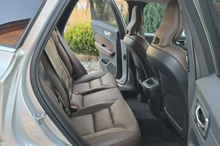 Volvo XC 60 B5 2.0 Benzyna 250KM Insciption / Bezwypadkowy / Fk-VAT zdjęcie 6
