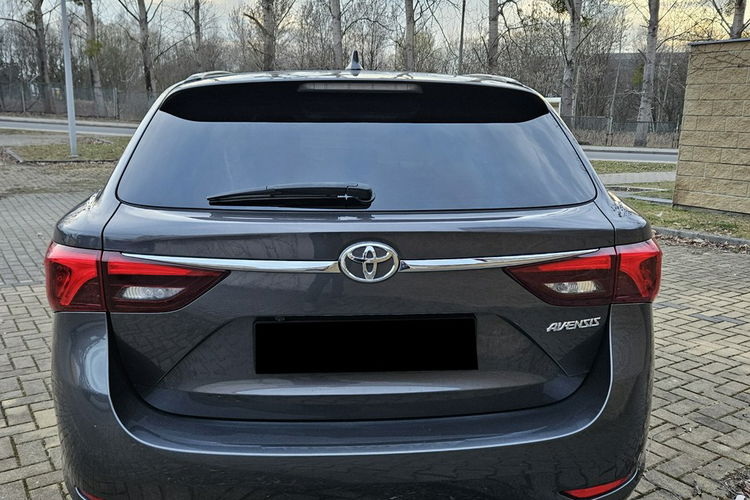 Toyota Avensis 1.8 zdjęcie 8