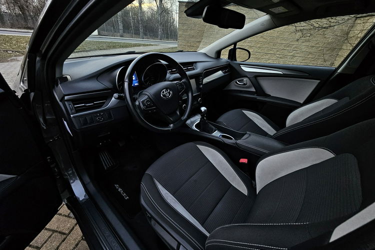 Toyota Avensis 1.8 zdjęcie 4
