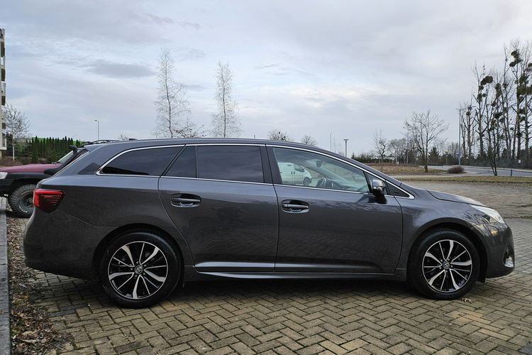 Toyota Avensis 1.8 zdjęcie 7